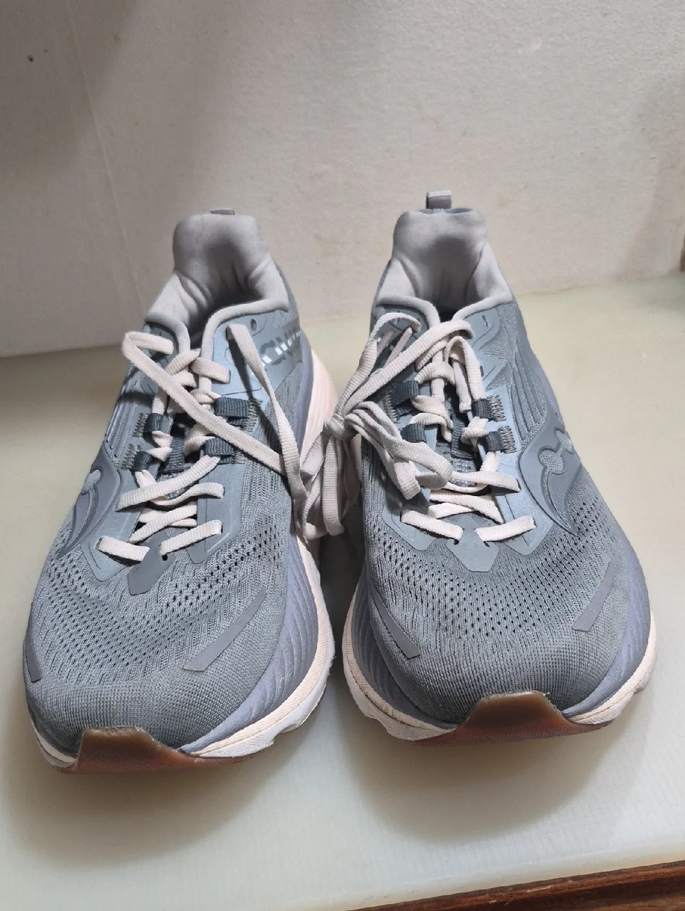 Saucony Women's Light Gray Athletic Running Shoes